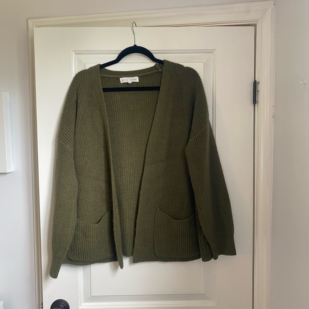 Size M/L oversized green knit White Closet cardigan